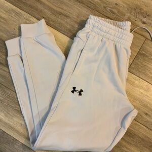 Under Armour Loose fit Gray Sweatpants. Size M